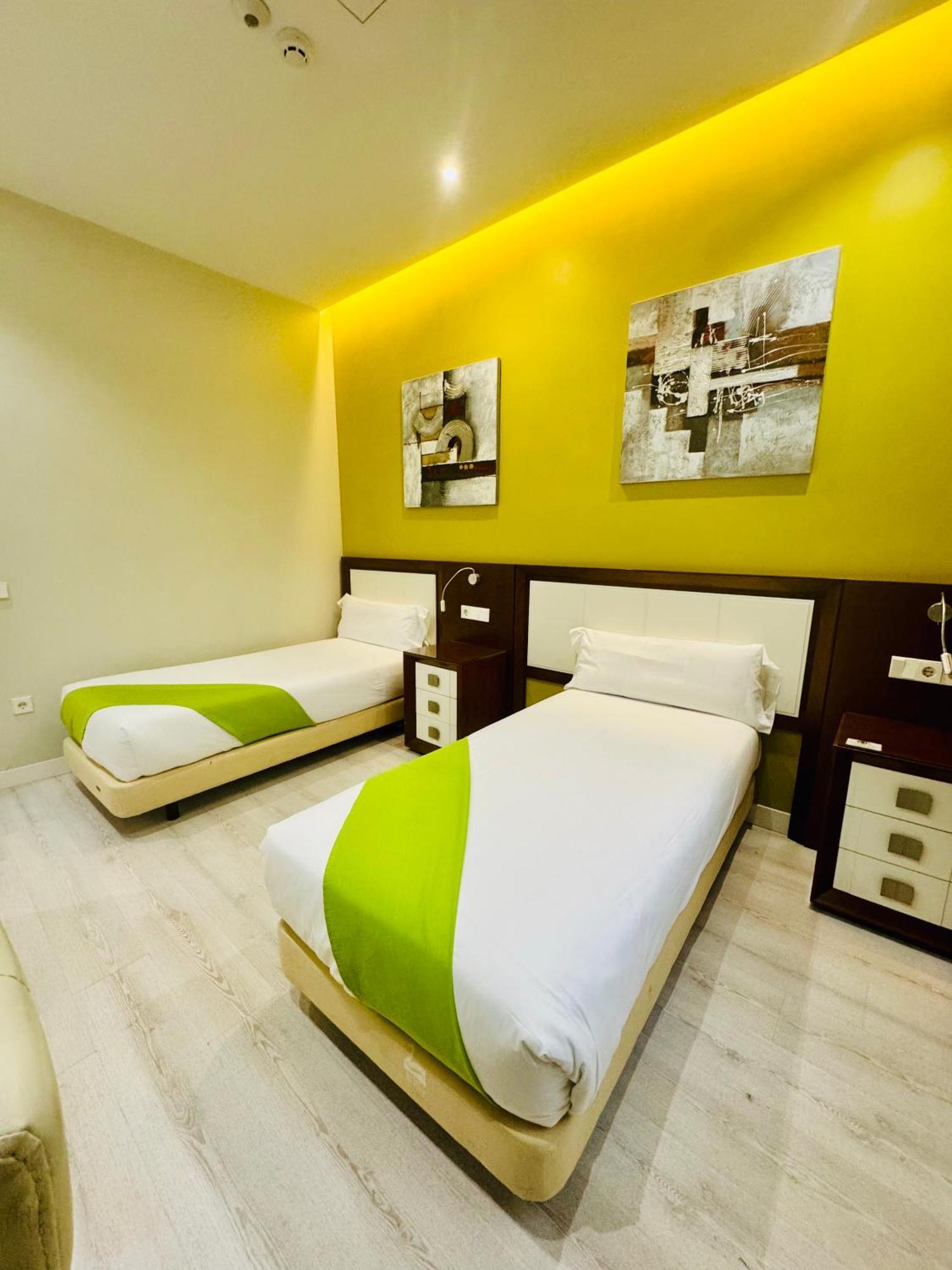 Apartamentos Apolo Madrid Exterior foto