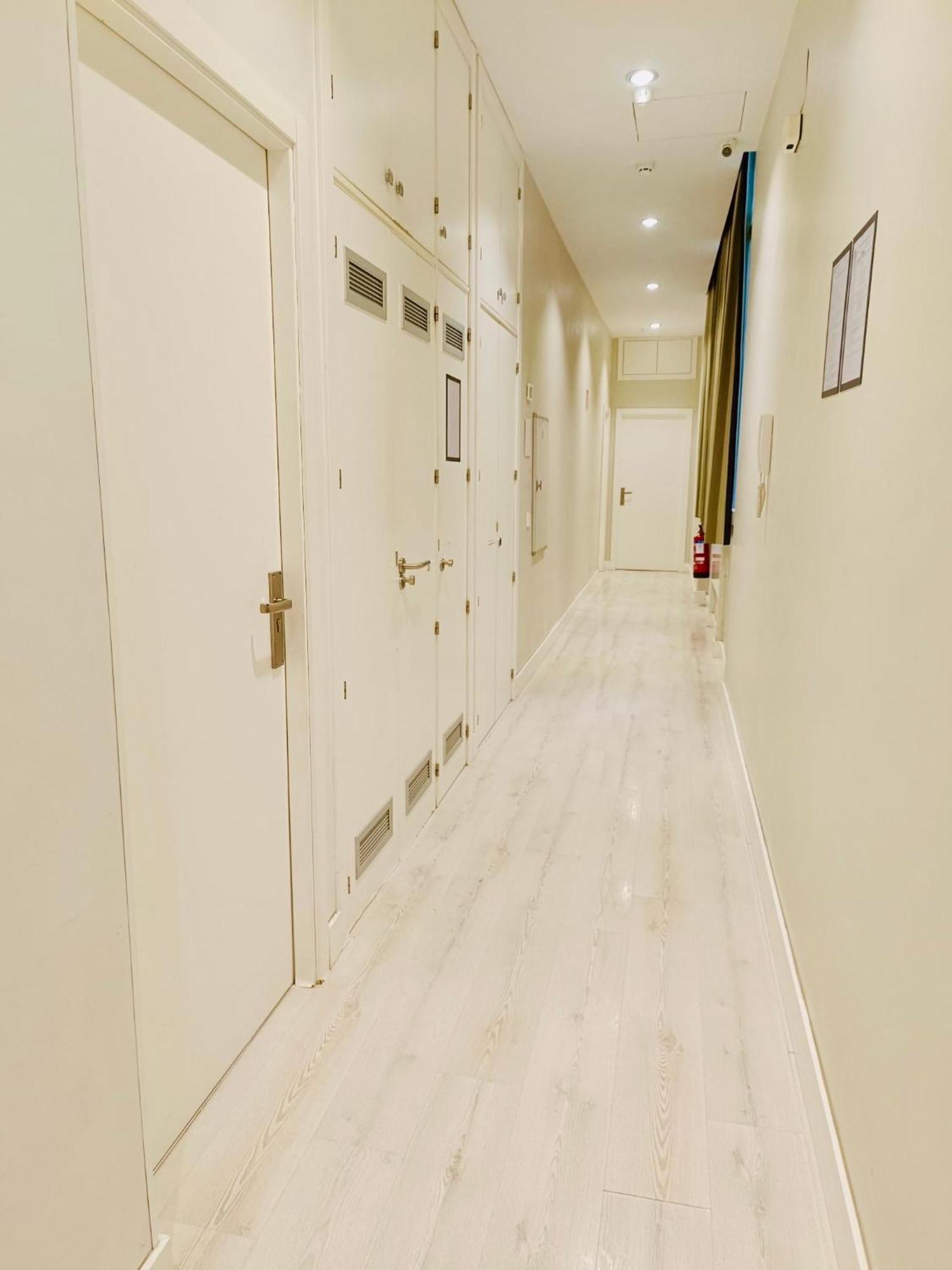 Apartamentos Apolo Madrid Exterior foto