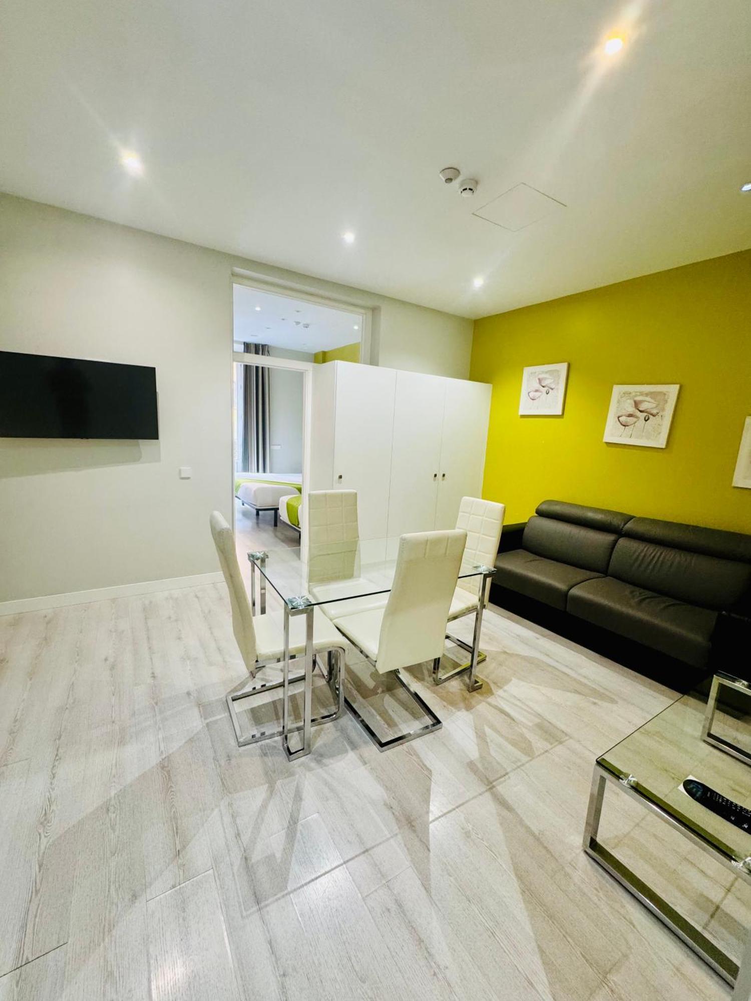 Apartamentos Apolo Madrid Exterior foto