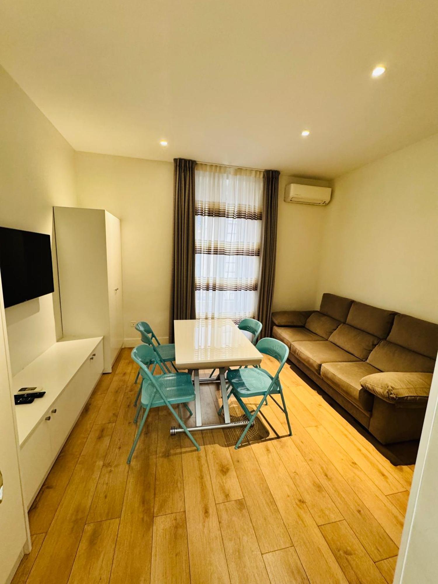 Apartamentos Apolo Madrid Exterior foto