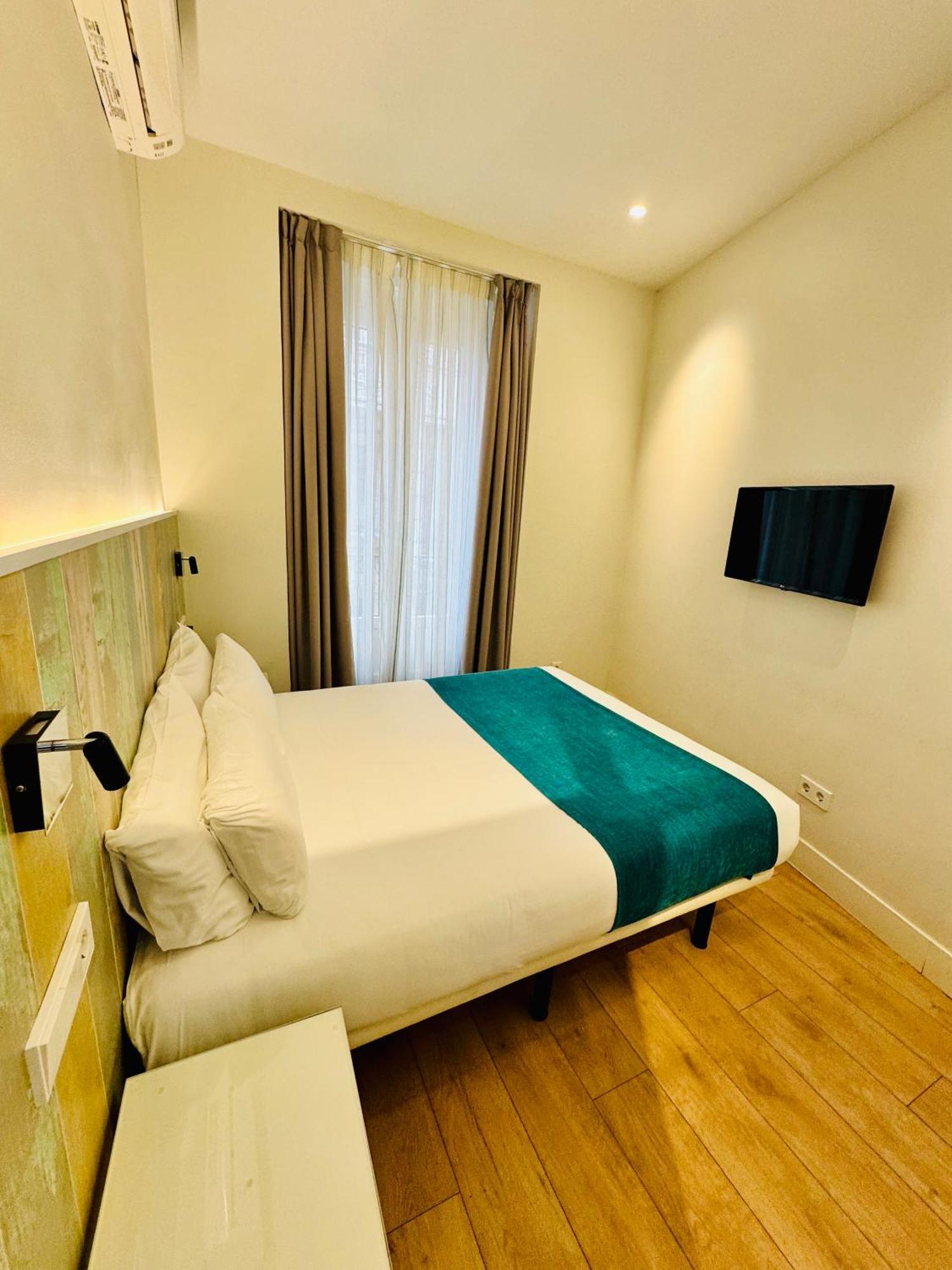Apartamentos Apolo Madrid Exterior foto